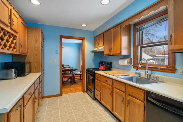 $375,000 | 44 Edgemoor Drive, Burlington, VT 05408