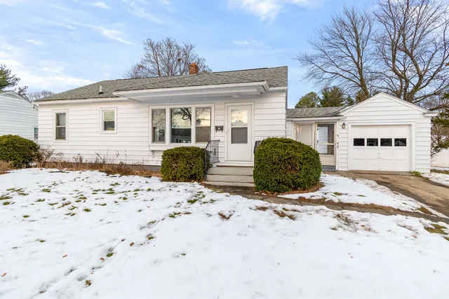 $375,000 | 44 Edgemoor Drive, Burlington, VT 05408