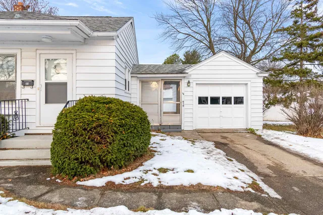 $375,000 | 44 Edgemoor Drive, Burlington, VT 05408