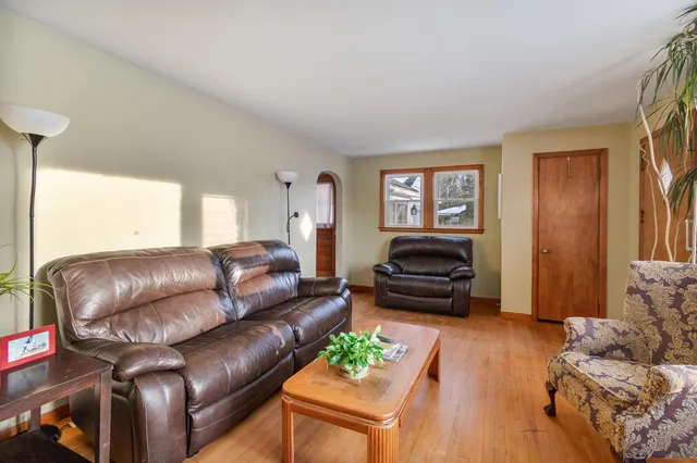 $375,000 | 44 Edgemoor Drive, Burlington, VT 05408