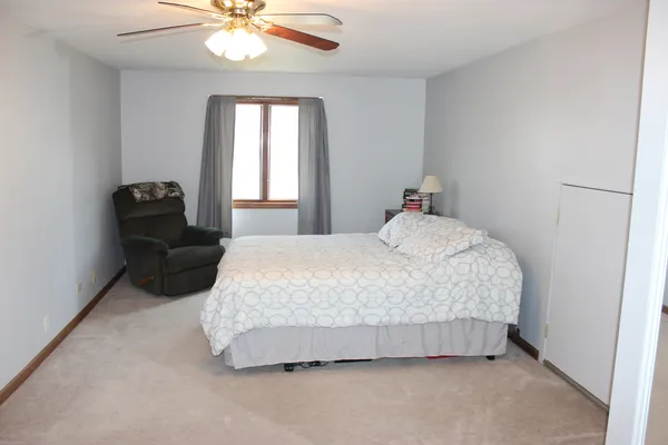 $449,900 | 13528 Lavergne Avenue, Crestwood, IL 60418