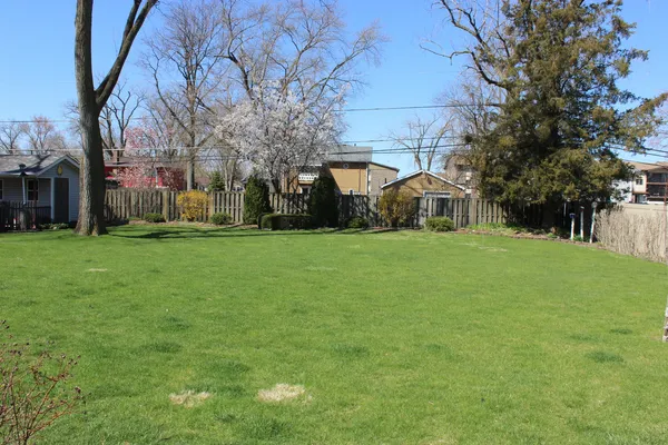 $449,900 | 13528 Lavergne Avenue, Crestwood, IL 60418