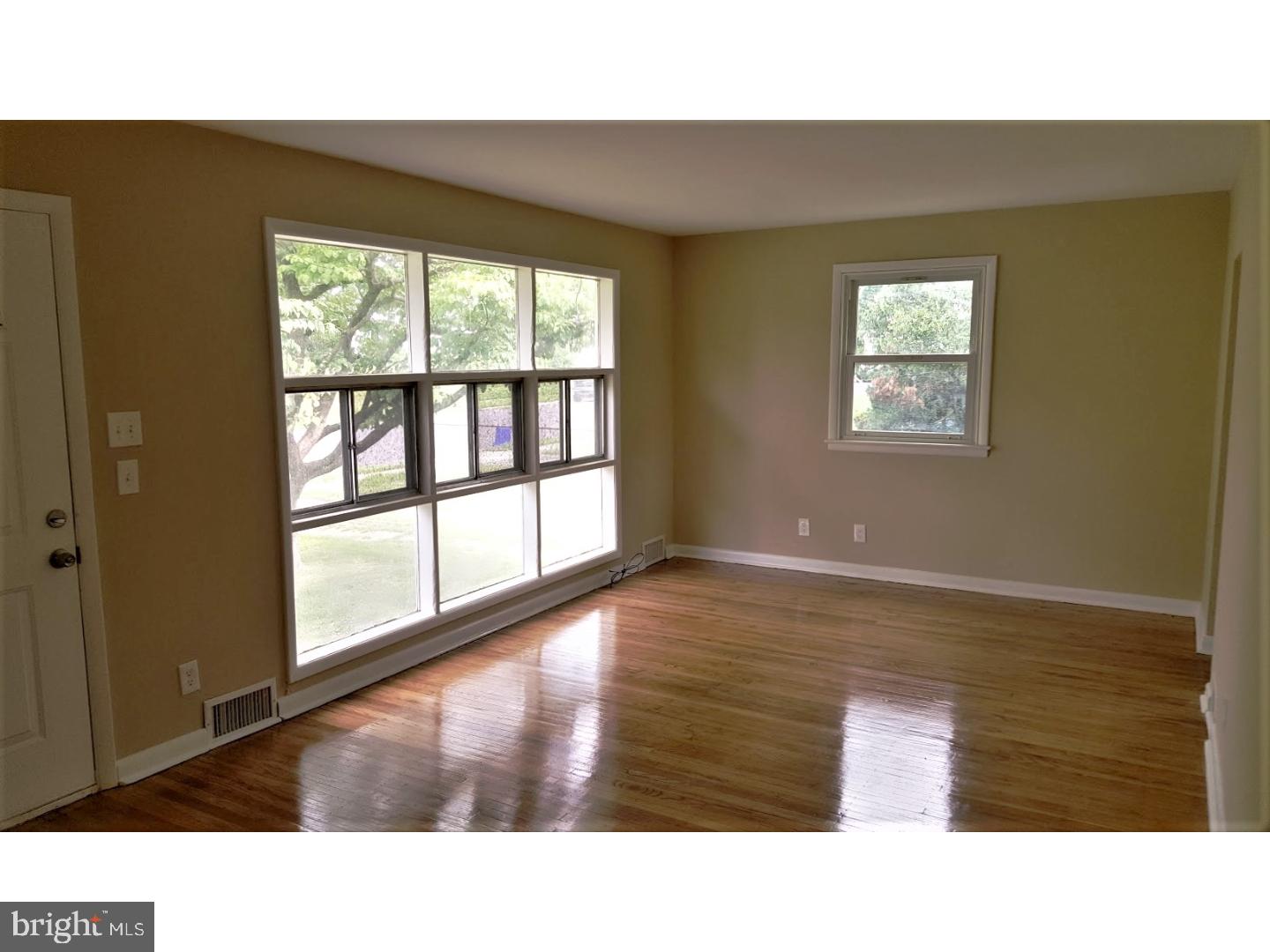 508 Johnson Place Magnolia, NJ 08049 - Photo 4 of 16 Gallery Image 4