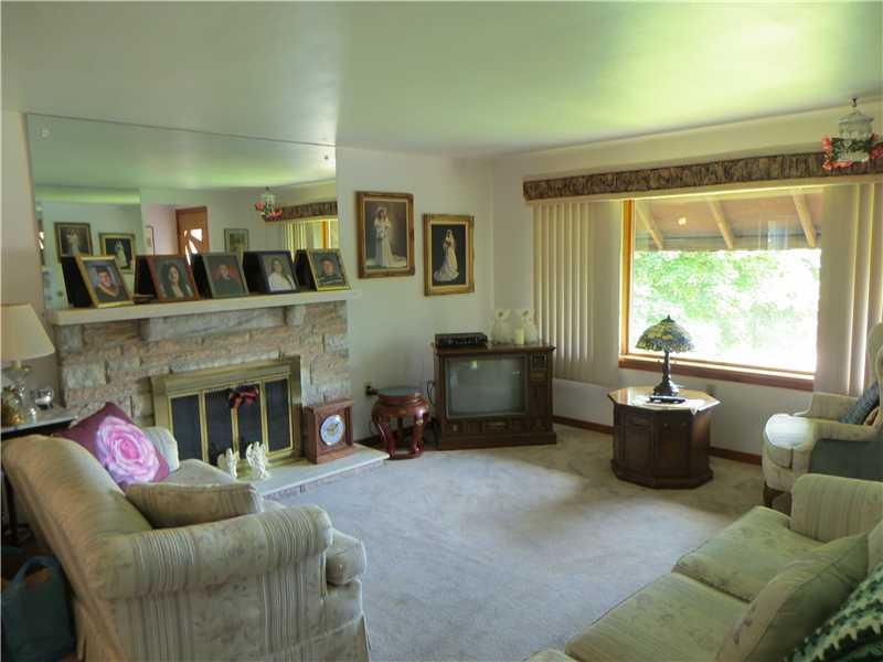 354 Moon Clinton Road Coraopolis, PA 15108 - Photo 2 of 12 Living Room.