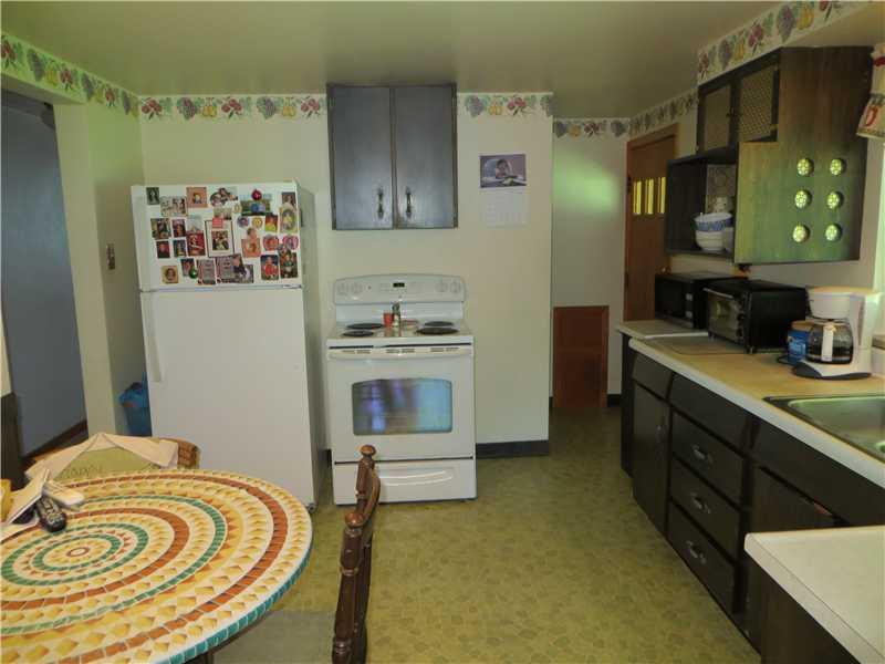 354 Moon Clinton Road Coraopolis, PA 15108 - Photo 4 of 12 Kitchen.