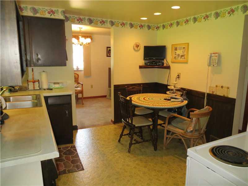354 Moon Clinton Road Coraopolis, PA 15108 - Photo 5 of 12 Kitchen.