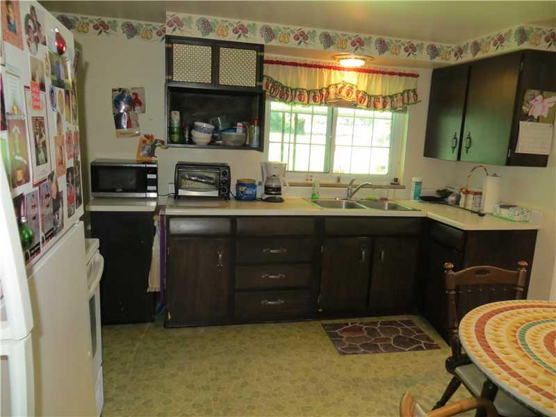 354 Moon Clinton Road Coraopolis, PA 15108 - Photo 6 of 12 Kitchen.