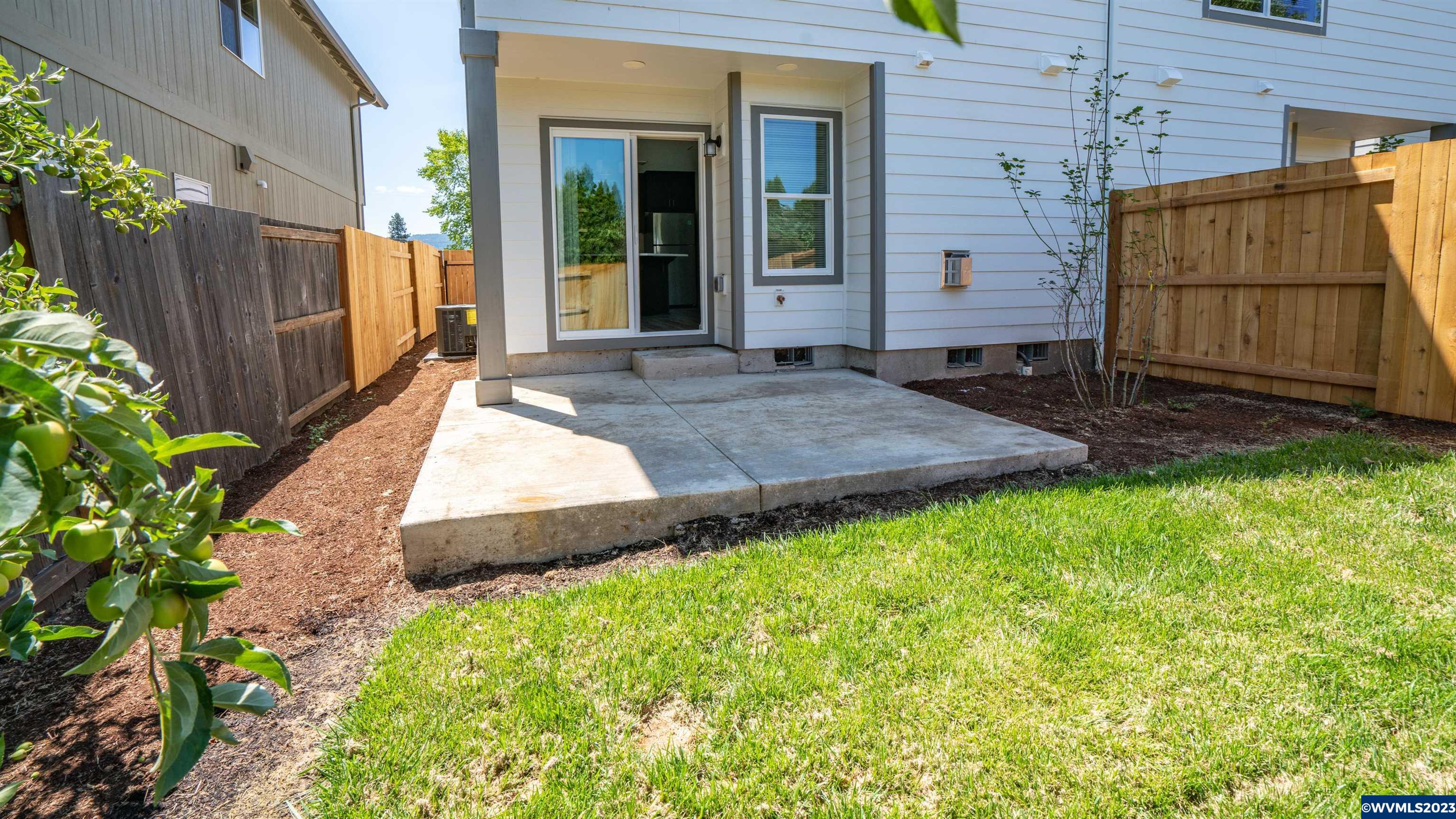 63 Sand Ridge Court Lebanon, OR 97355 - Photo 11 of 35