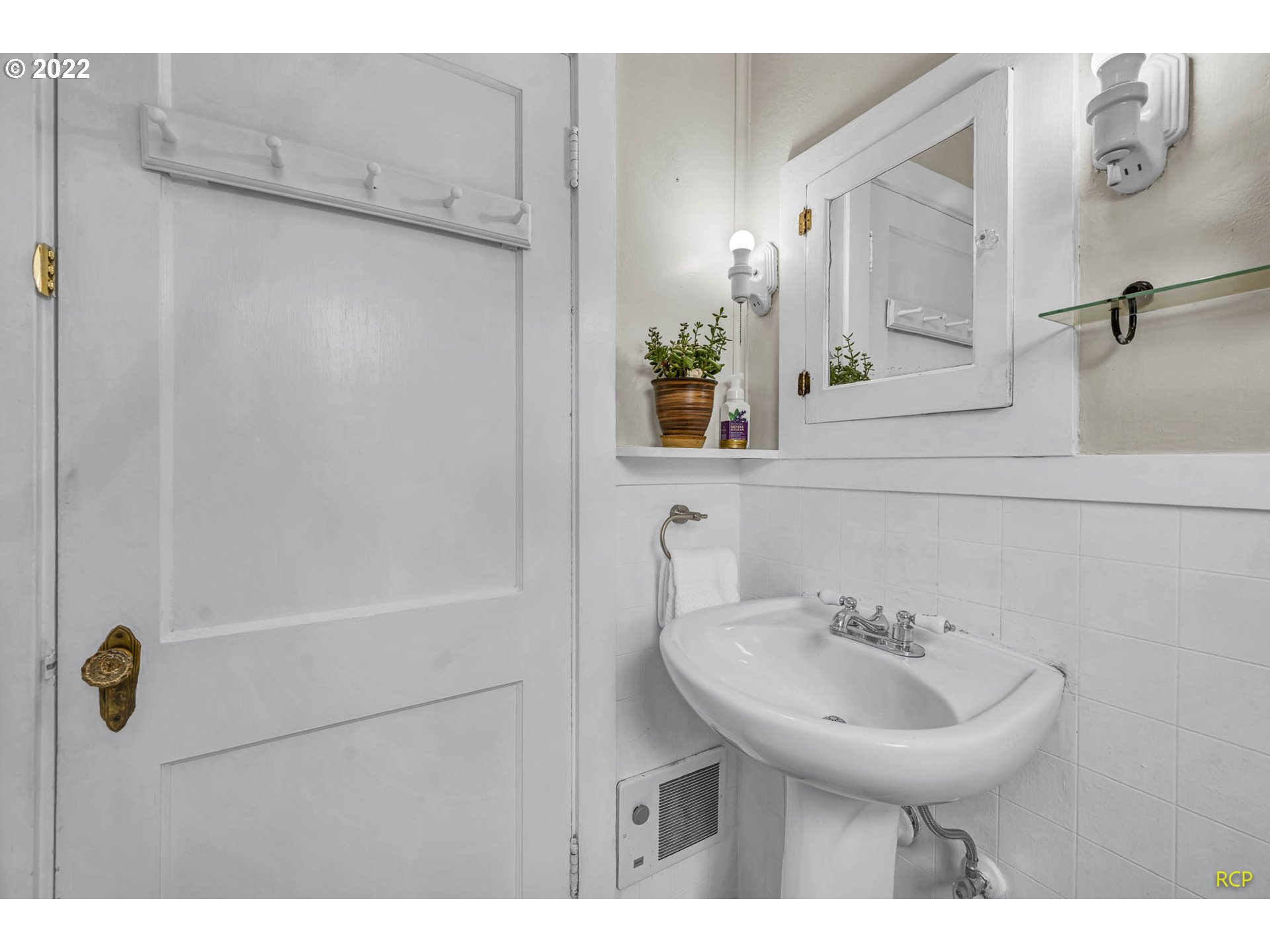 1485 North Wahanna Road Seaside, OR 97138 - Photo 21 of 32 Bathroom