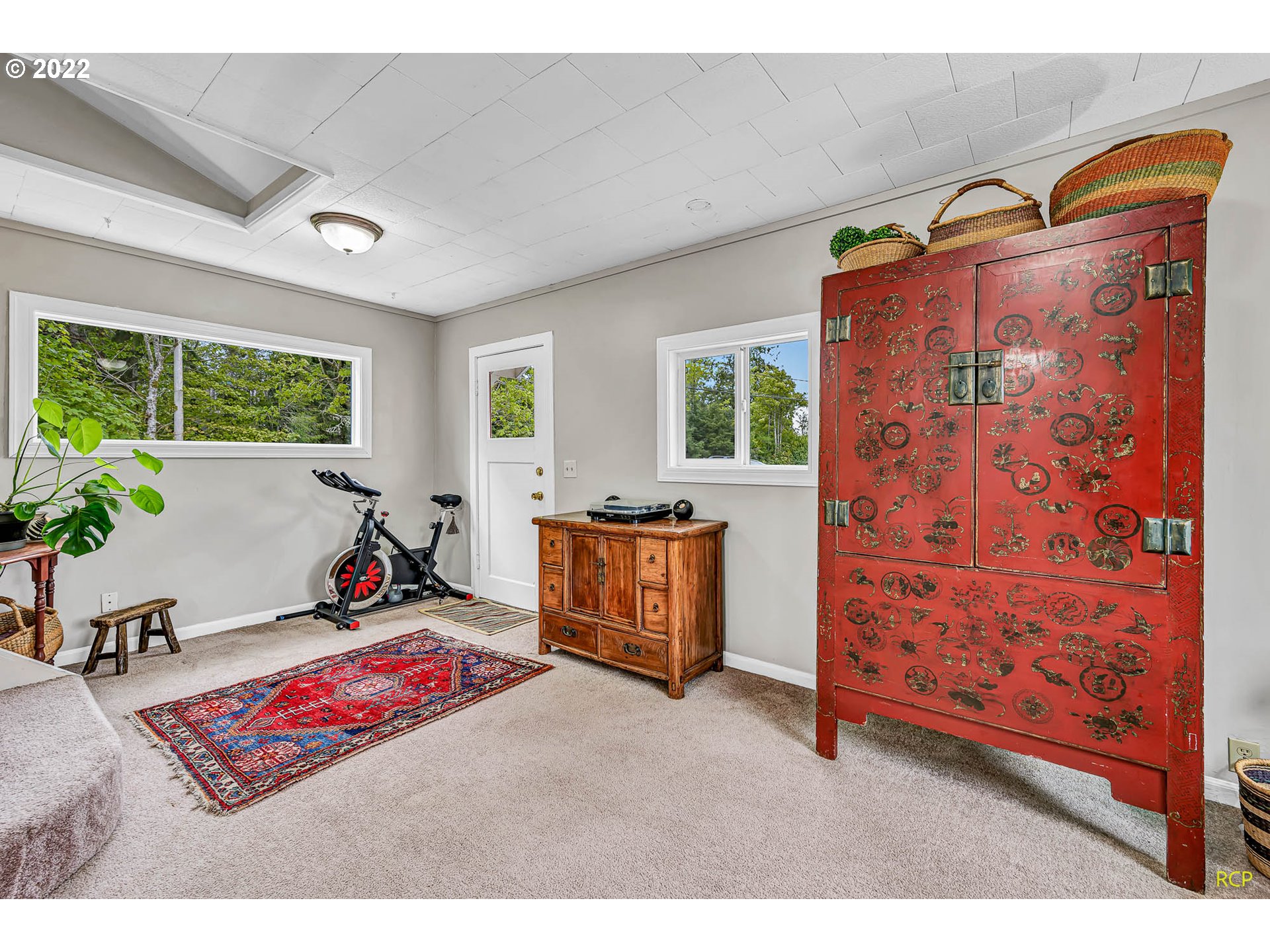 1485 North Wahanna Road Seaside, OR 97138 - Photo 4 of 32 Living Room/Entrance