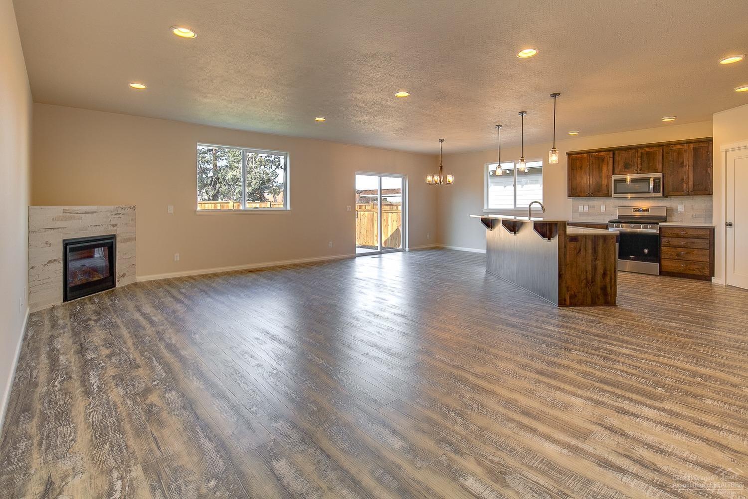 641 Northwest Rimrock Drive Redmond, OR 97756 - Photo 5 of 23 Additional Photo