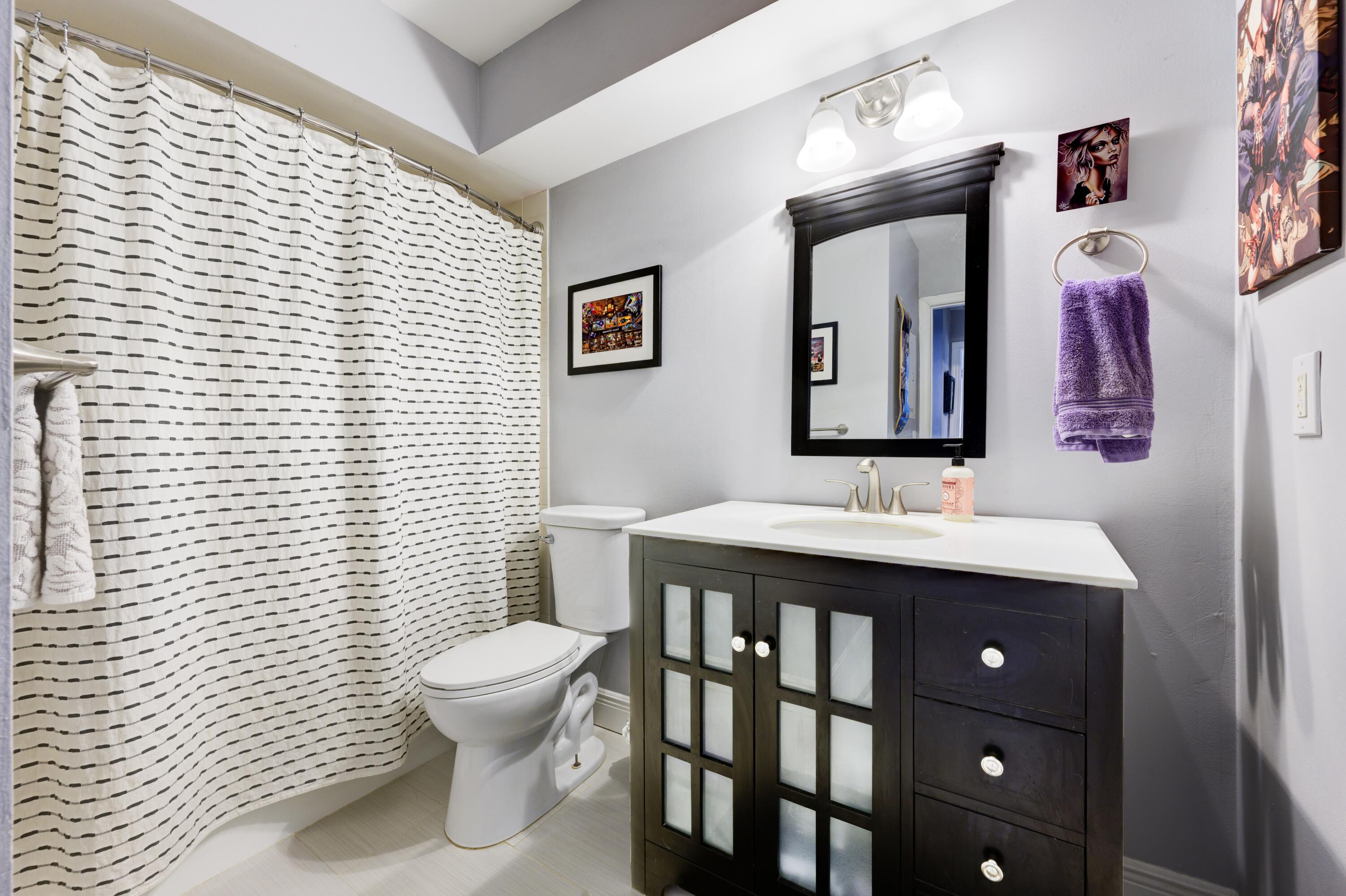 1202 Summerwinds Lane Jupiter, FL 33458 - Photo 13 of 38 First floor guest Bathroom