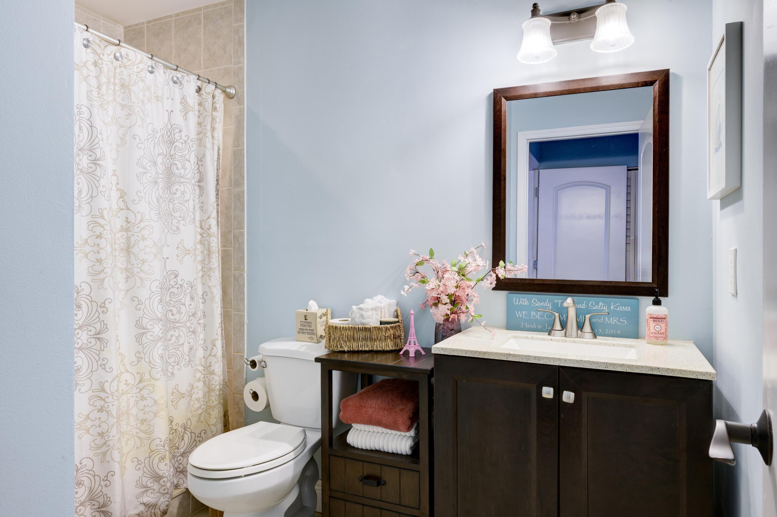 1202 Summerwinds Lane Jupiter, FL 33458 - Photo 17 of 38 Second floor Guest Bedroom