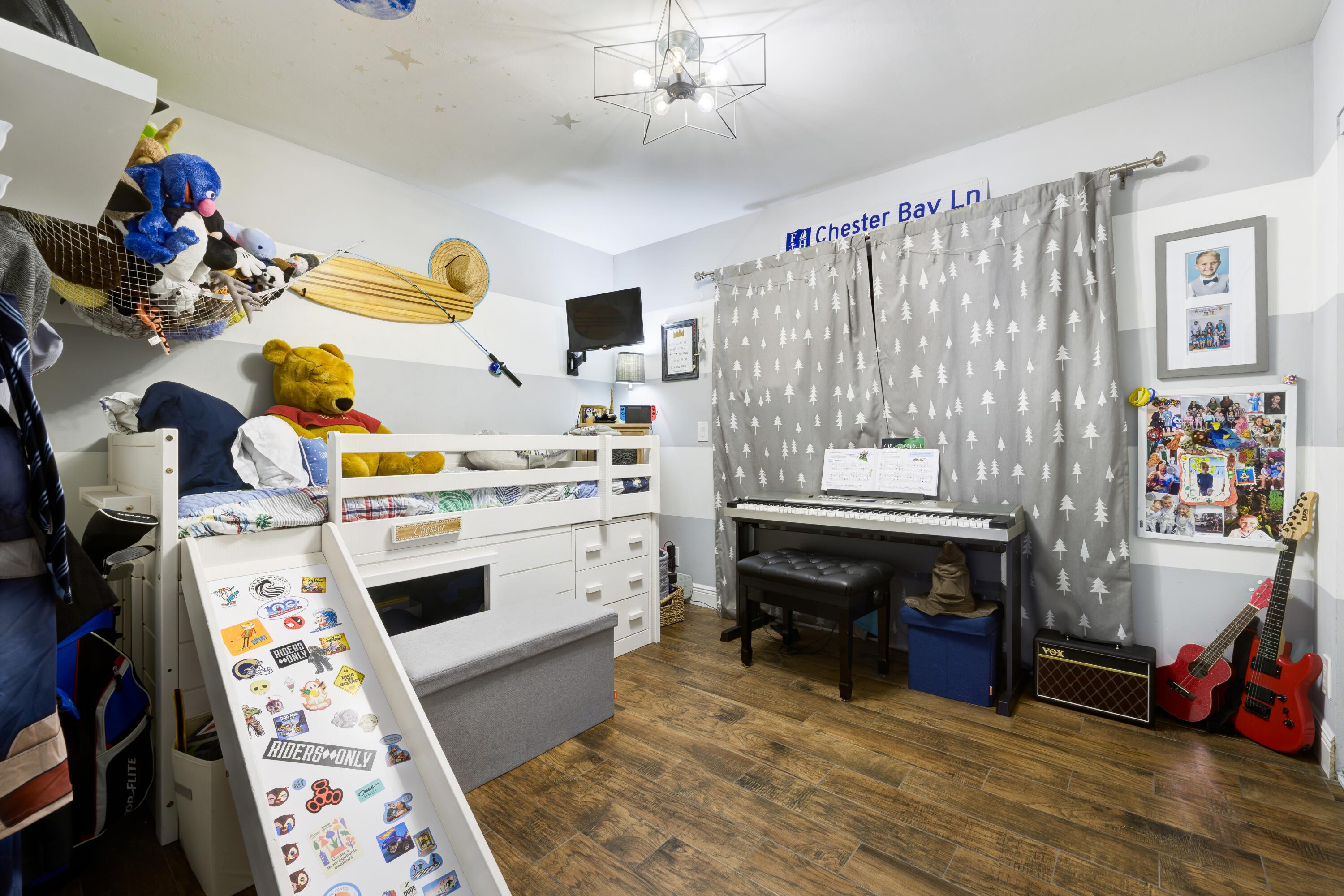 1202 Summerwinds Lane Jupiter, FL 33458 - Photo 18 of 38 First floor Guest Bedroom
