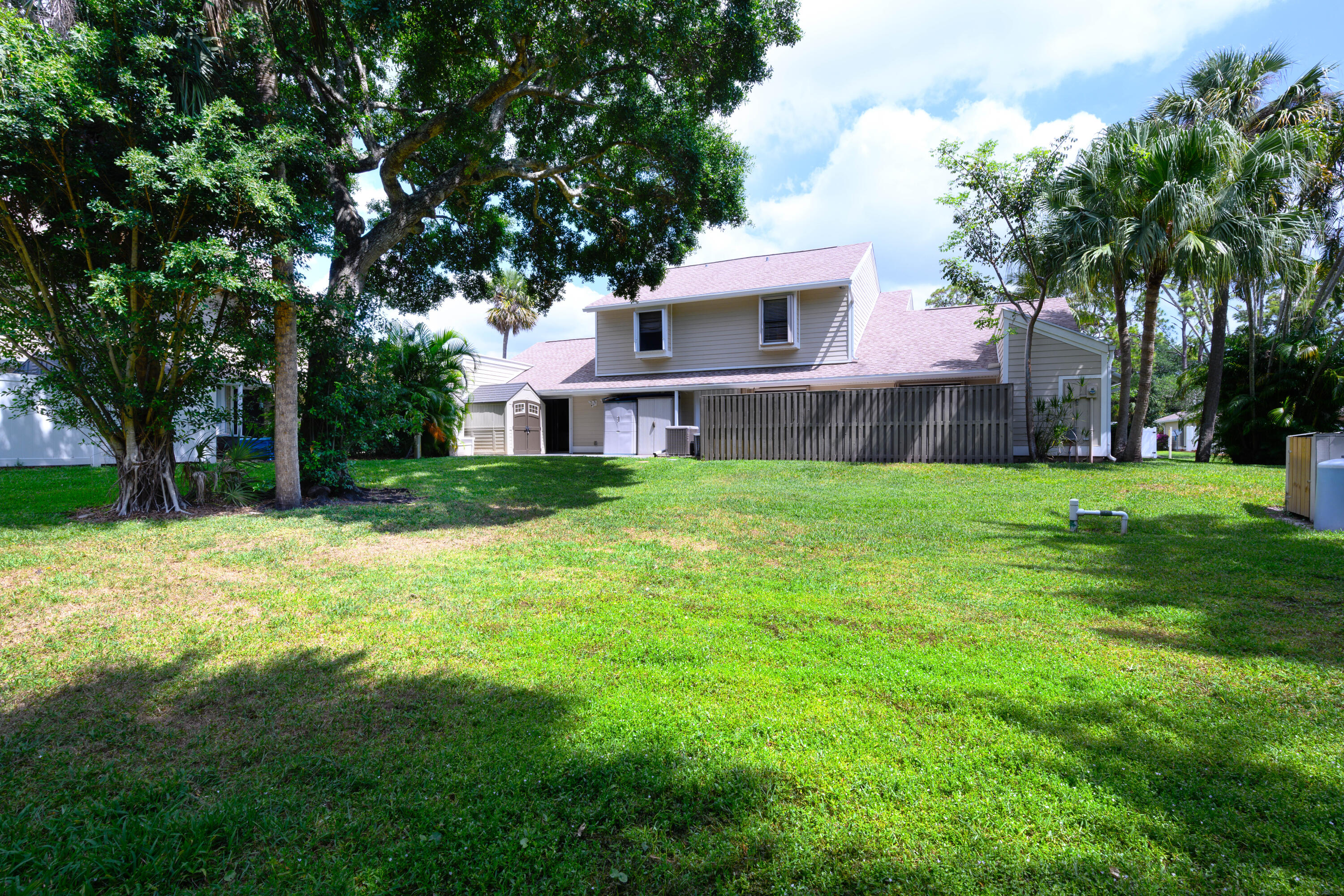1202 Summerwinds Lane Jupiter, FL 33458 - Photo 22 of 38 B ack Yard Green Space
