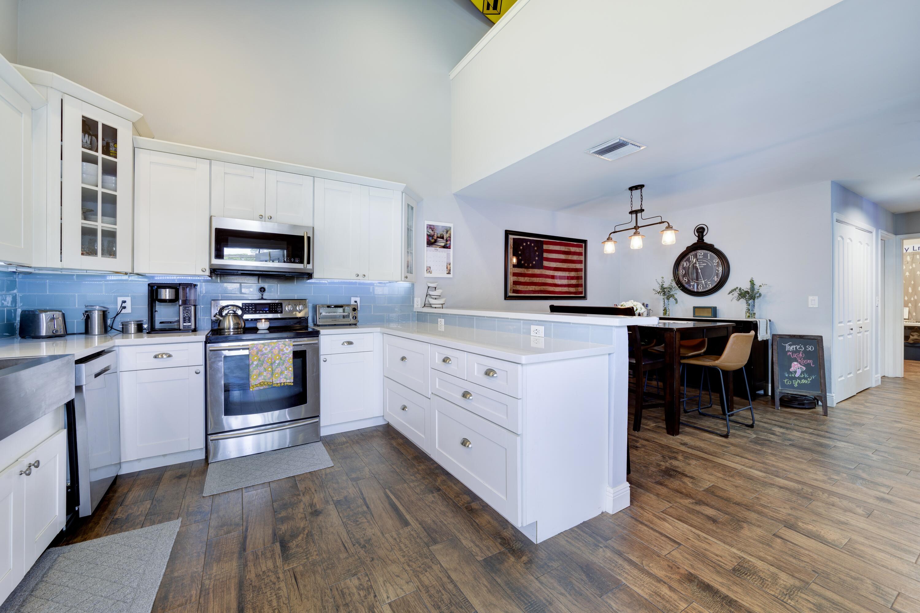 1202 Summerwinds Lane Jupiter, FL 33458 - Photo 3 of 38 Kitchen / Dining