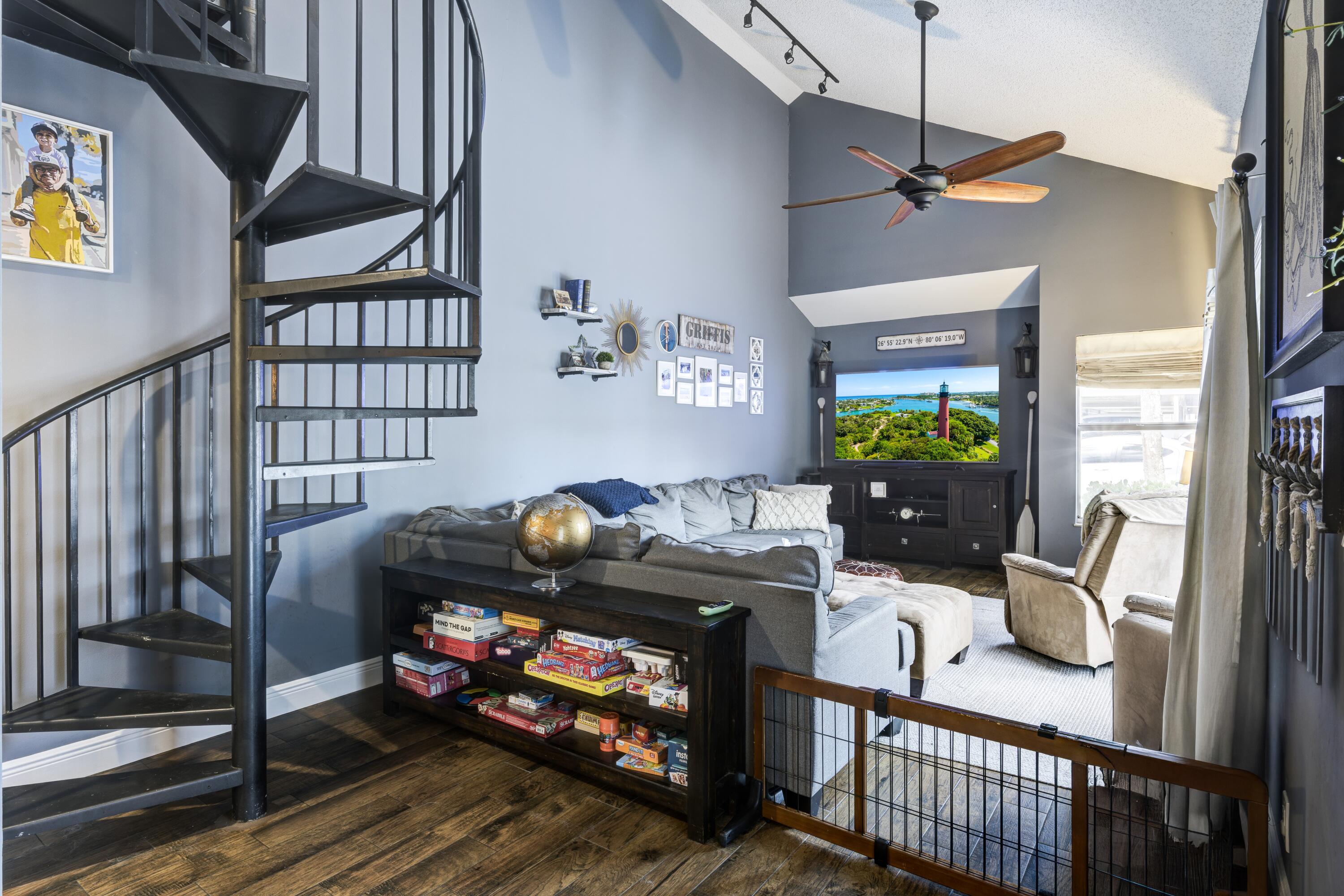 1202 Summerwinds Lane Jupiter, FL 33458 - Photo 8 of 38 Living Room