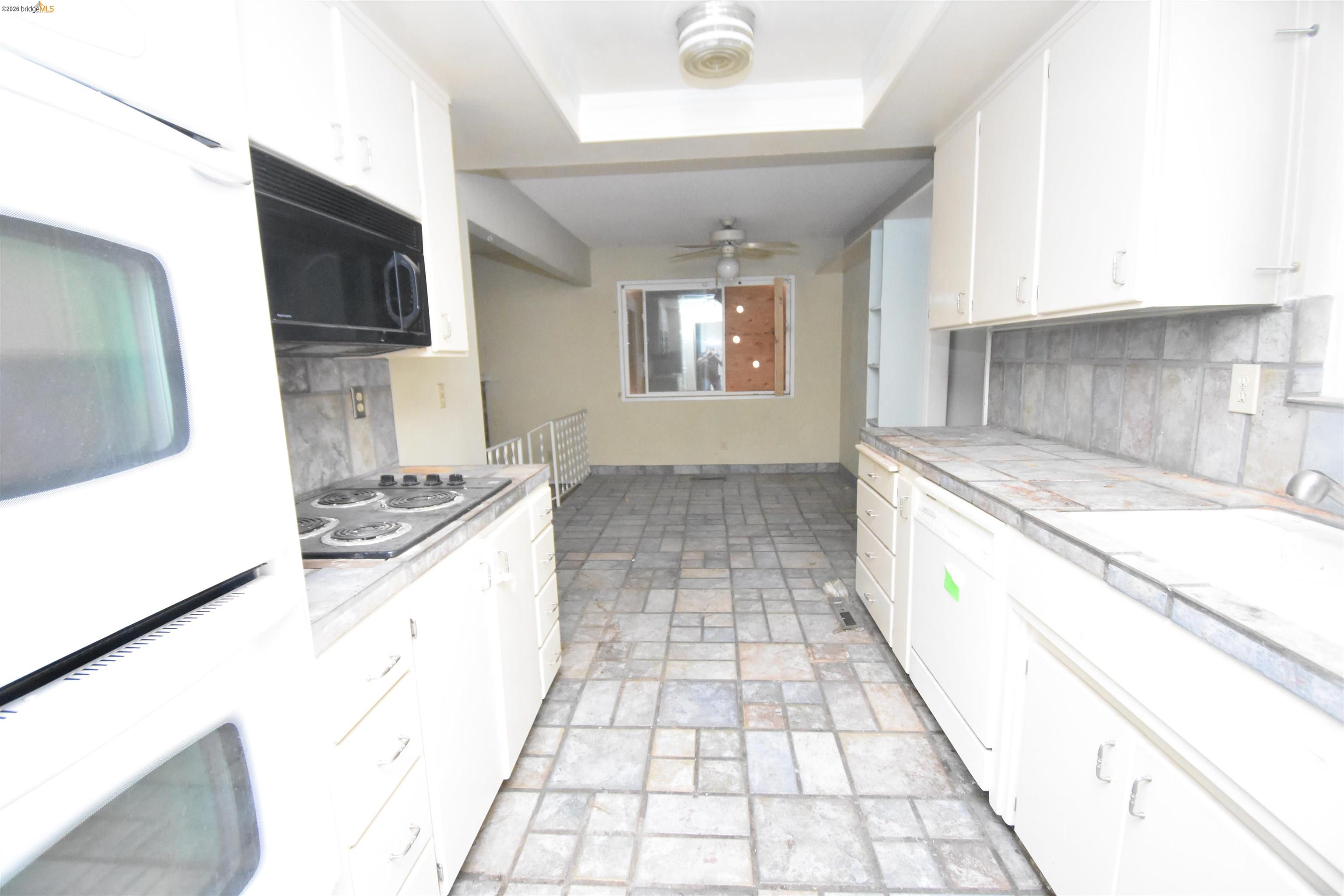 1013 Colonial Court Modesto, CA 95350 - Photo 12 of 30