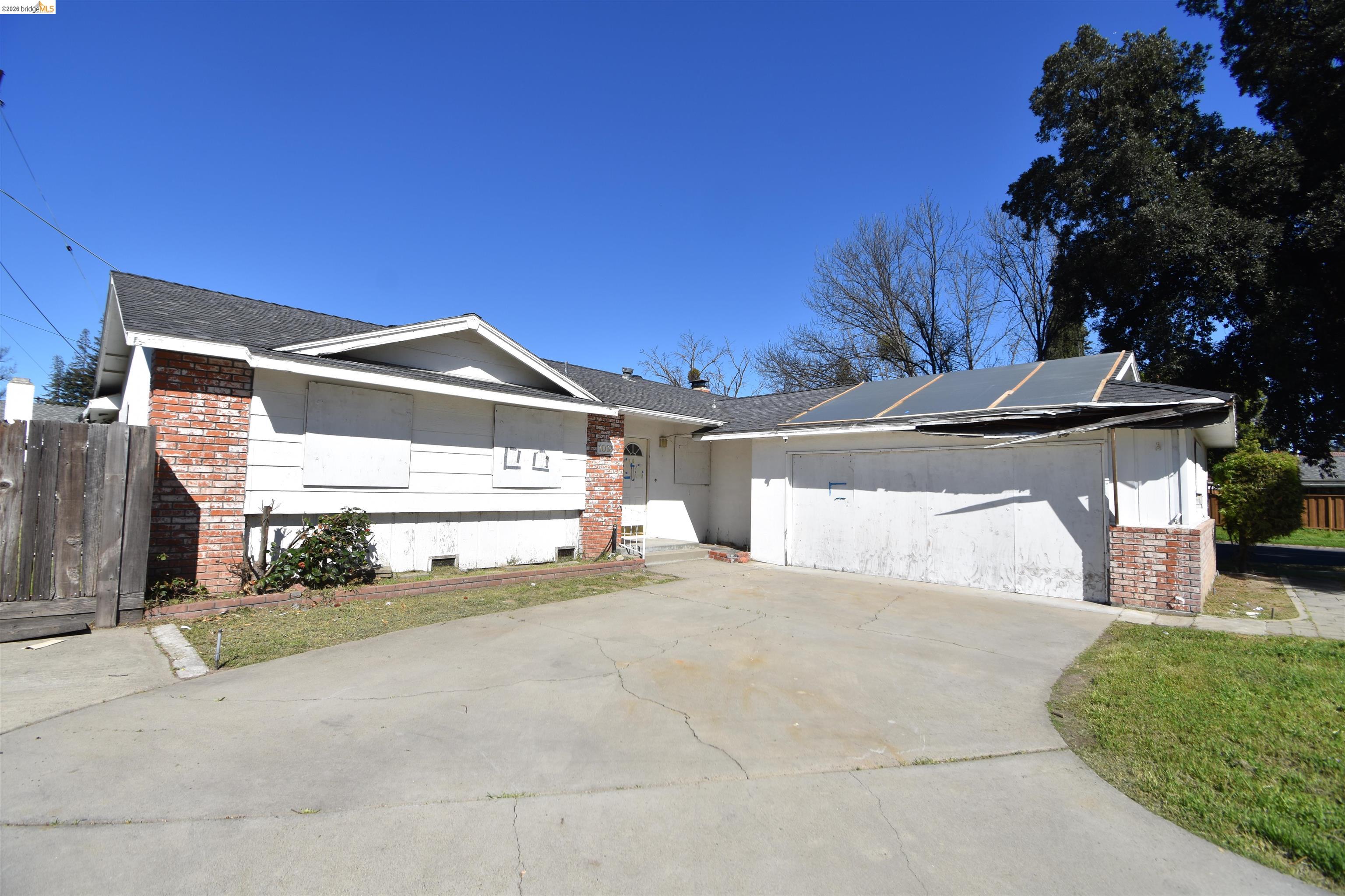 1013 Colonial Court Modesto, CA 95350 - Photo 3 of 30