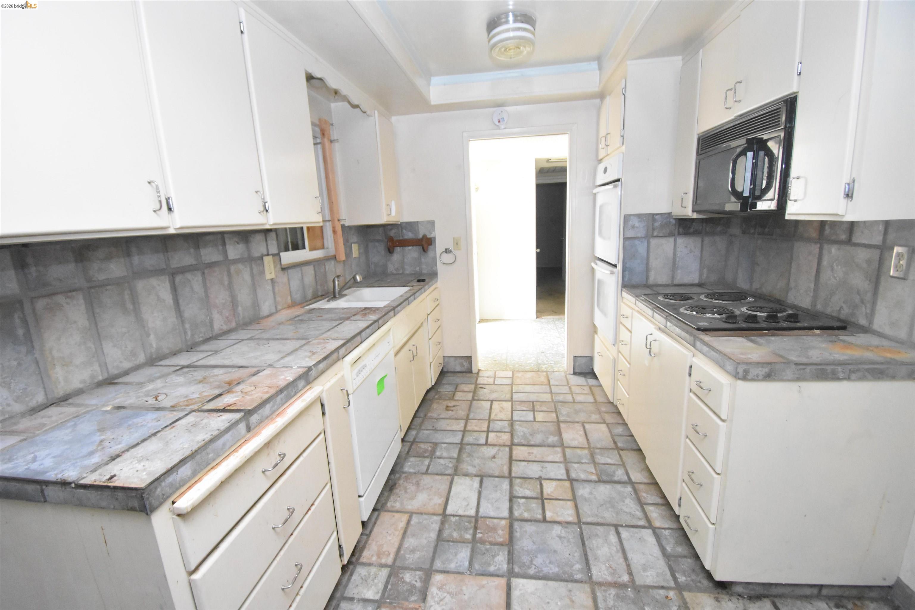 1013 Colonial Court Modesto, CA 95350 - Photo 10 of 30