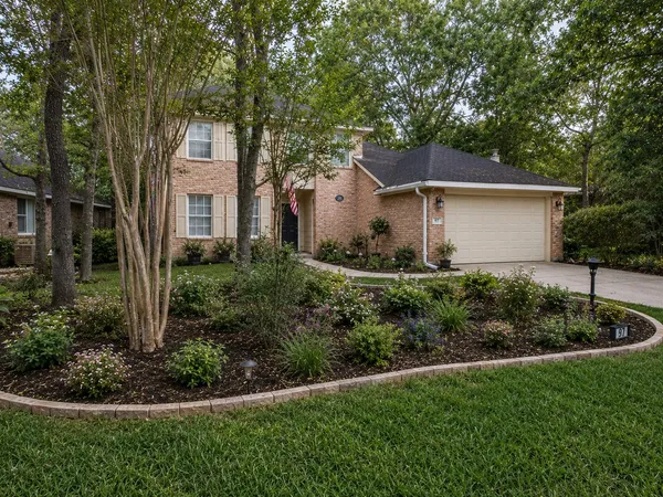 $400,000 | 97 North Holly Laurel Circle, The Woodlands, TX 77382