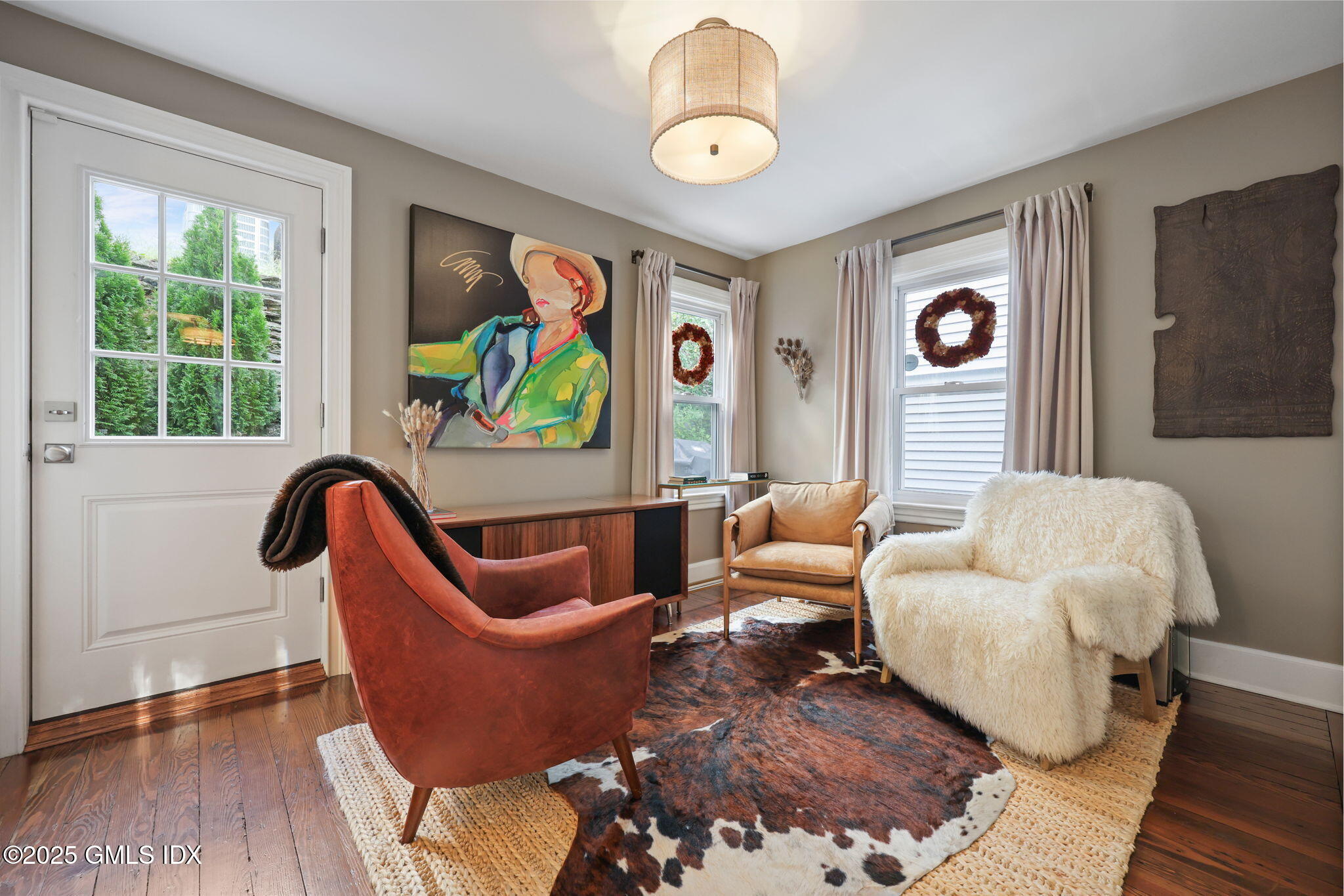 9 Cottage Place Greenwich, CT 06830 - Photo 11 of 21 a living room with furniture and a window