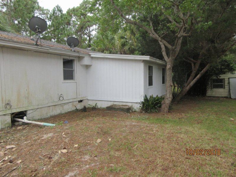 2035 Shannon Road Navarre, FL 32566 - Photo 4 of 11 Rear