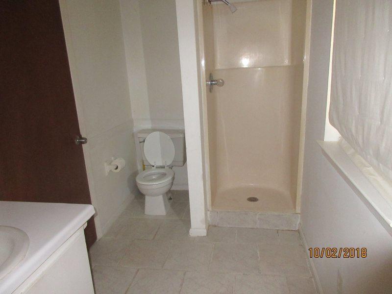 2035 Shannon Road Navarre, FL 32566 - Photo 8 of 11 Mater Bath