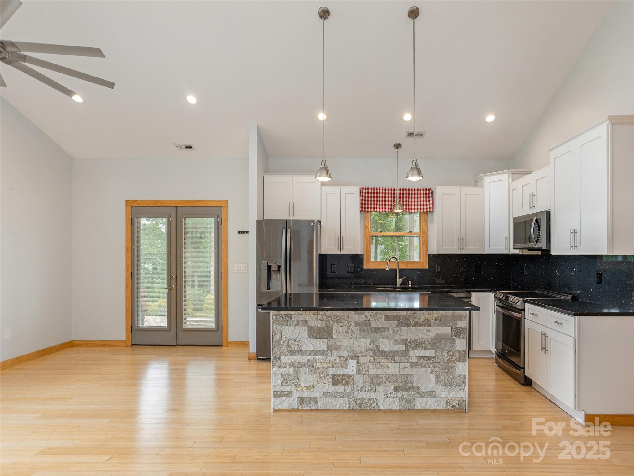 645 Silverglen Way Hendersonville, NC 28792 - Photo 14 of 41