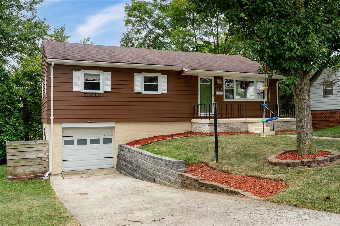 2833 Nacoma Place Kettering, OH 45420 - Photo 3 of 34