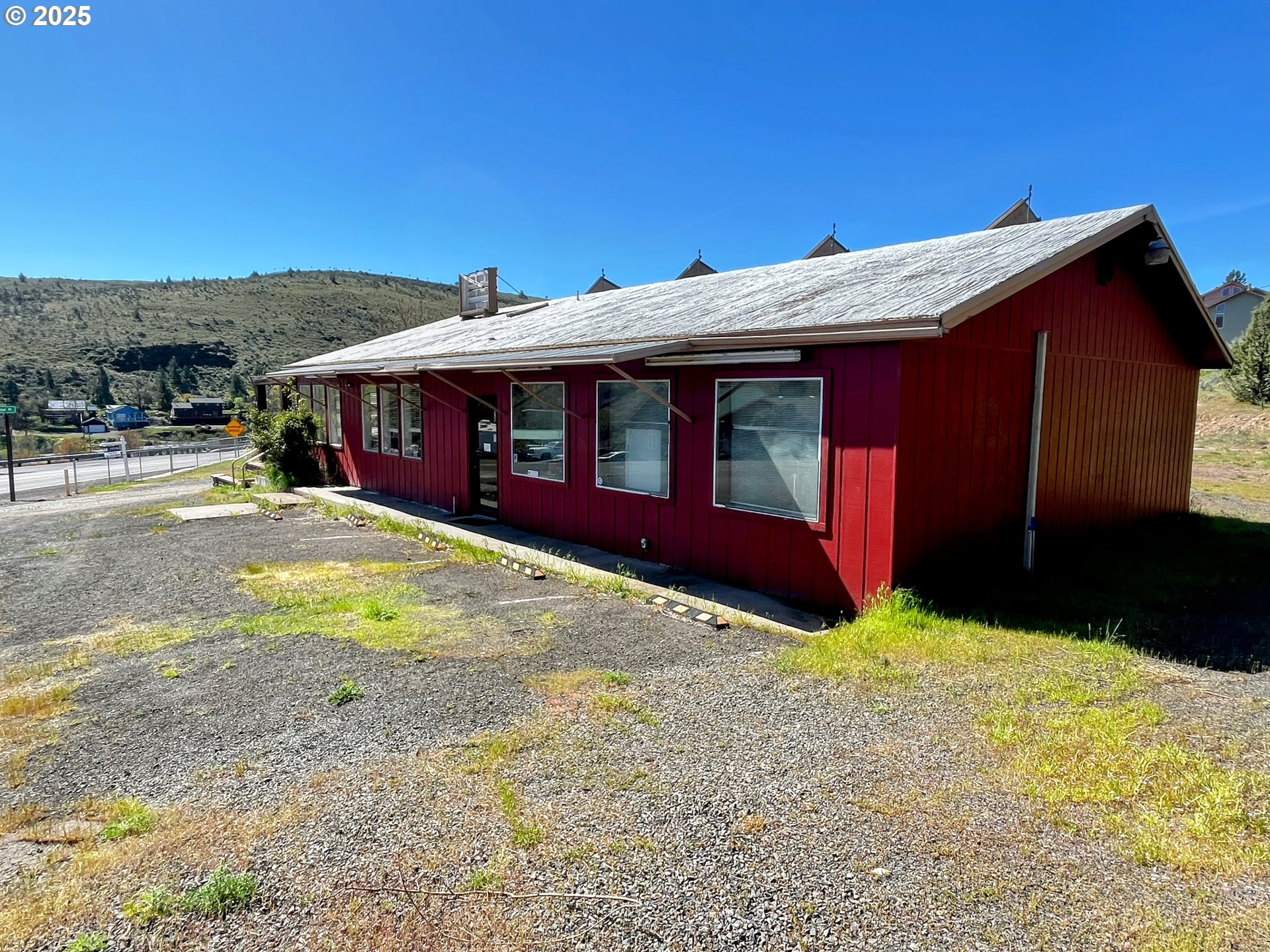 a front view of house with yard