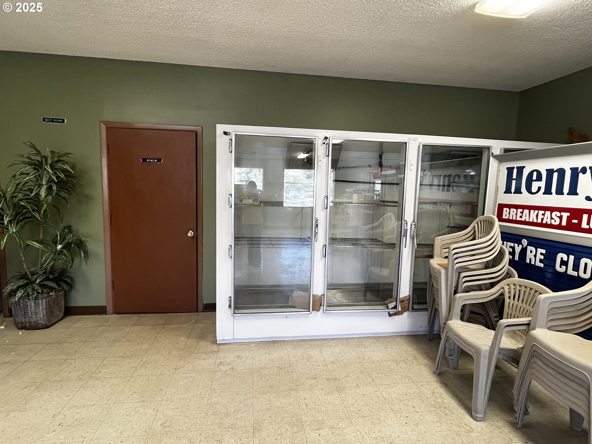 99 3rd Street Maupin, OR 97037 - Photo 13 of 29 a bathroom with a bathtub and a shower