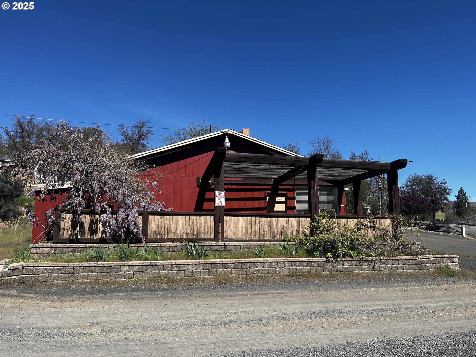 99 3rd Street Maupin, OR 97037 - Photo 3 of 29 a front view of house