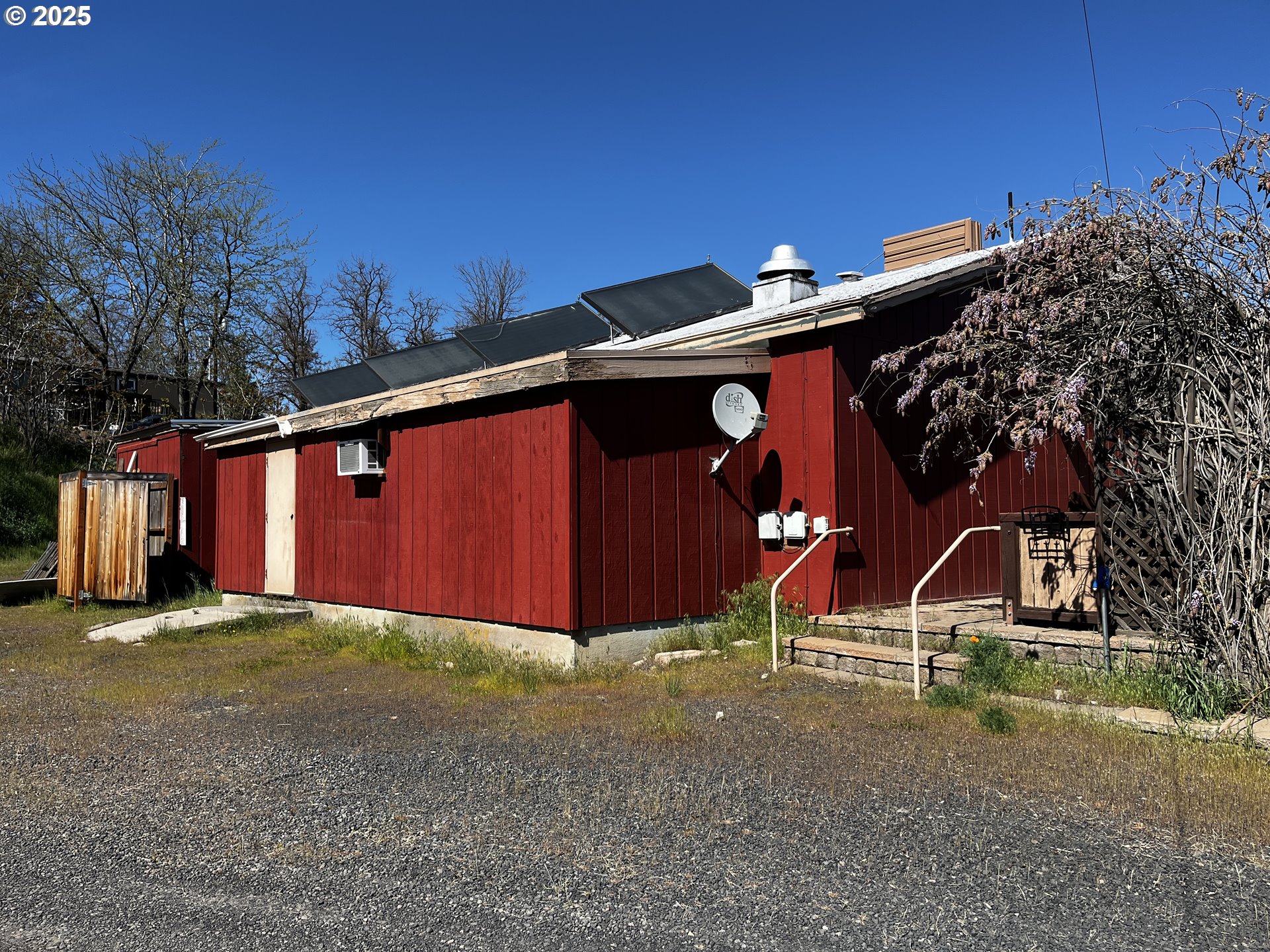 99 3rd Street Maupin, OR 97037 - Photo 4 of 29 a view of outdoor space and yard