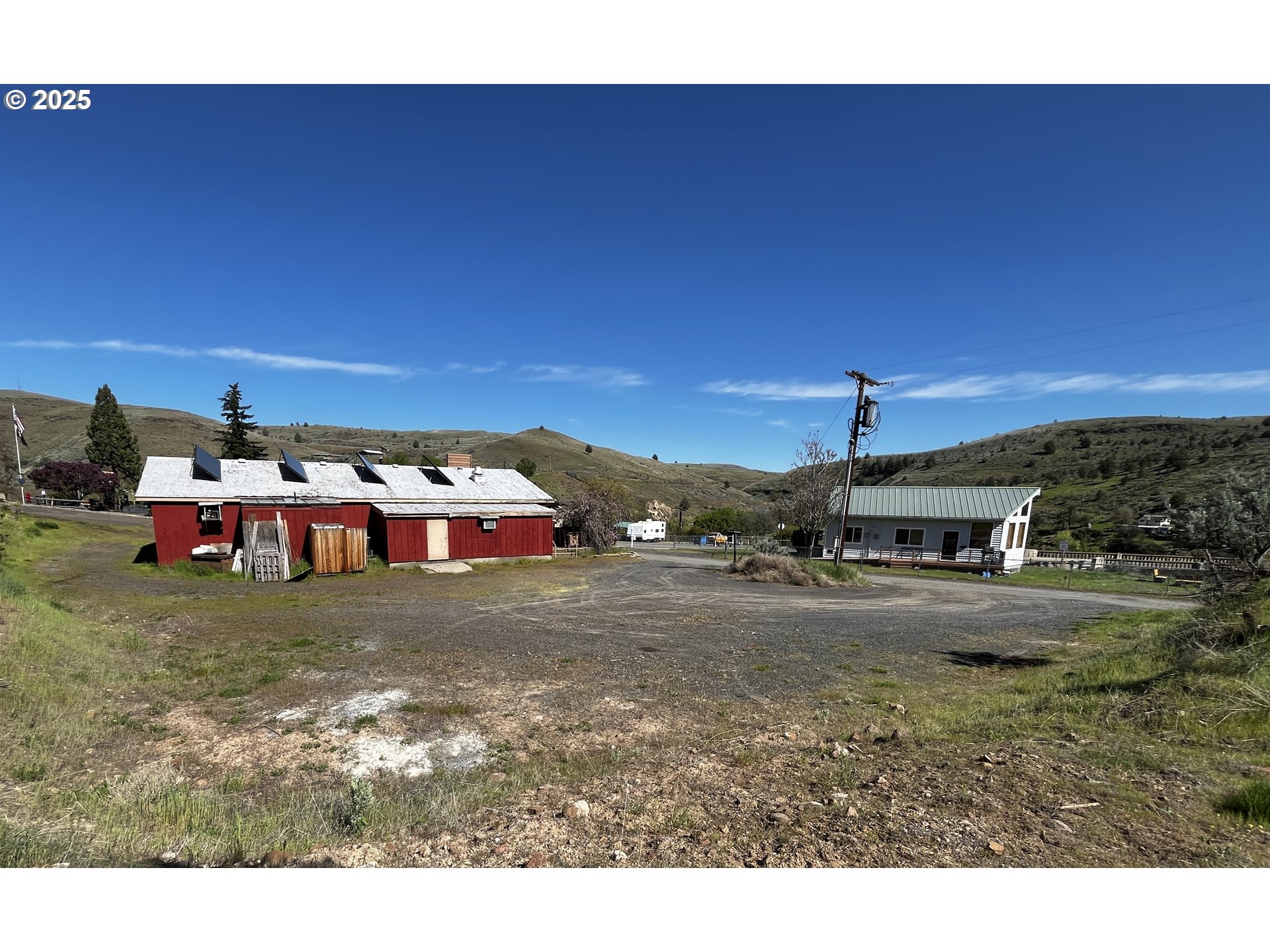 99 3rd Street Maupin, OR 97037 - Photo 5 of 29 a front view of a house with a yard