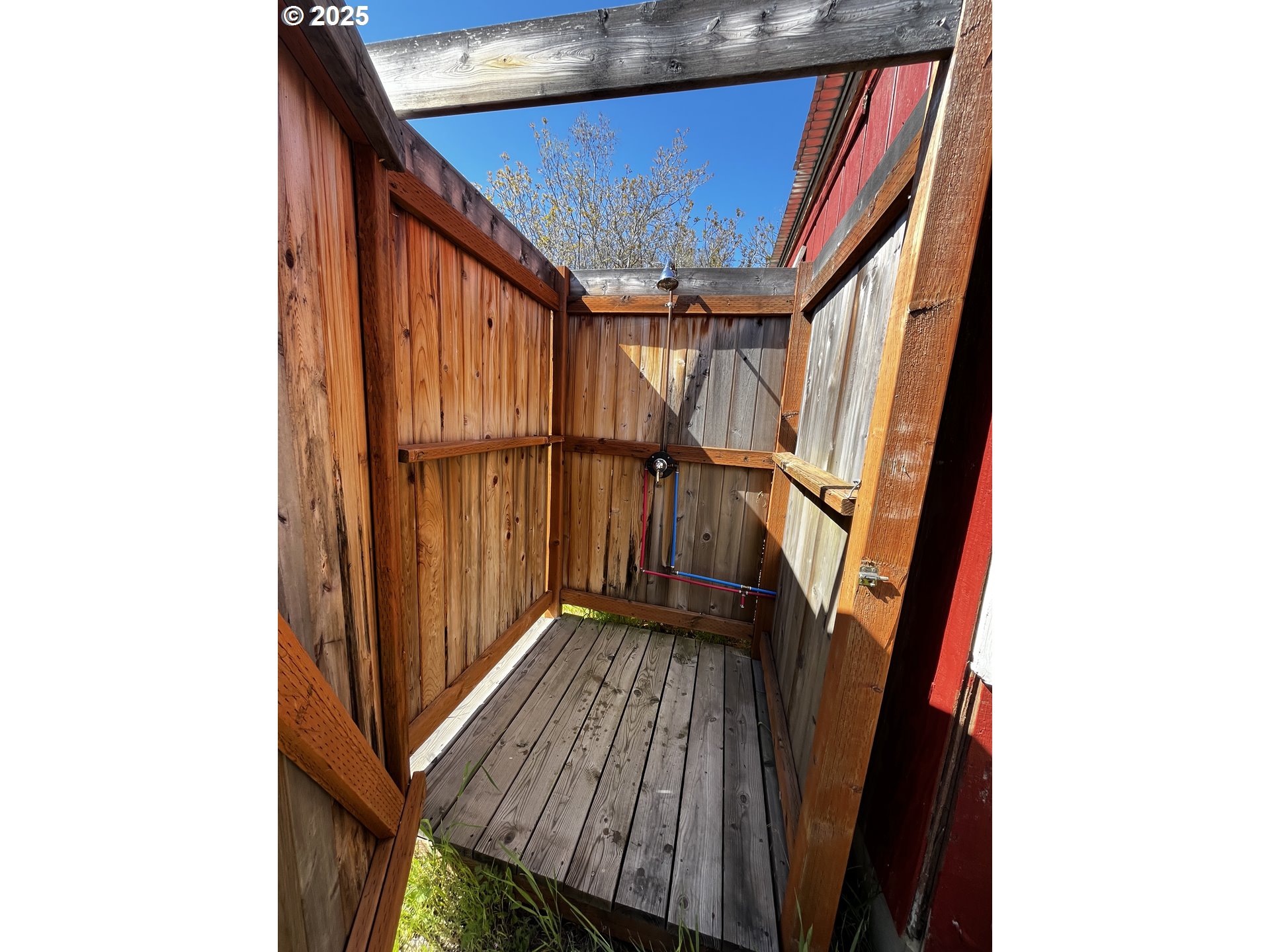 99 3rd Street Maupin, OR 97037 - Photo 7 of 29 a view of entryway