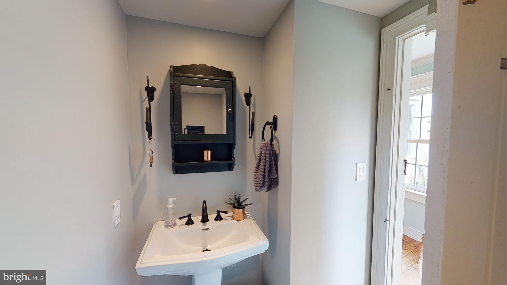 1195 Bristol Road Southampton, PA 18966 - Photo 15 of 41 1st Floor Powder Room