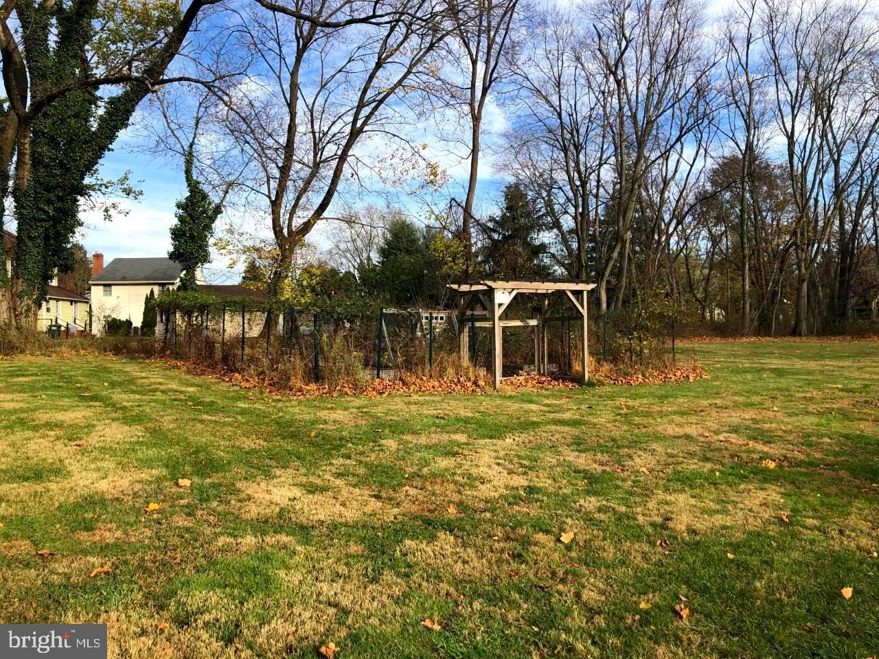 1195 Bristol Road Southampton, PA 18966 - Photo 38 of 41 Fenced rear garden