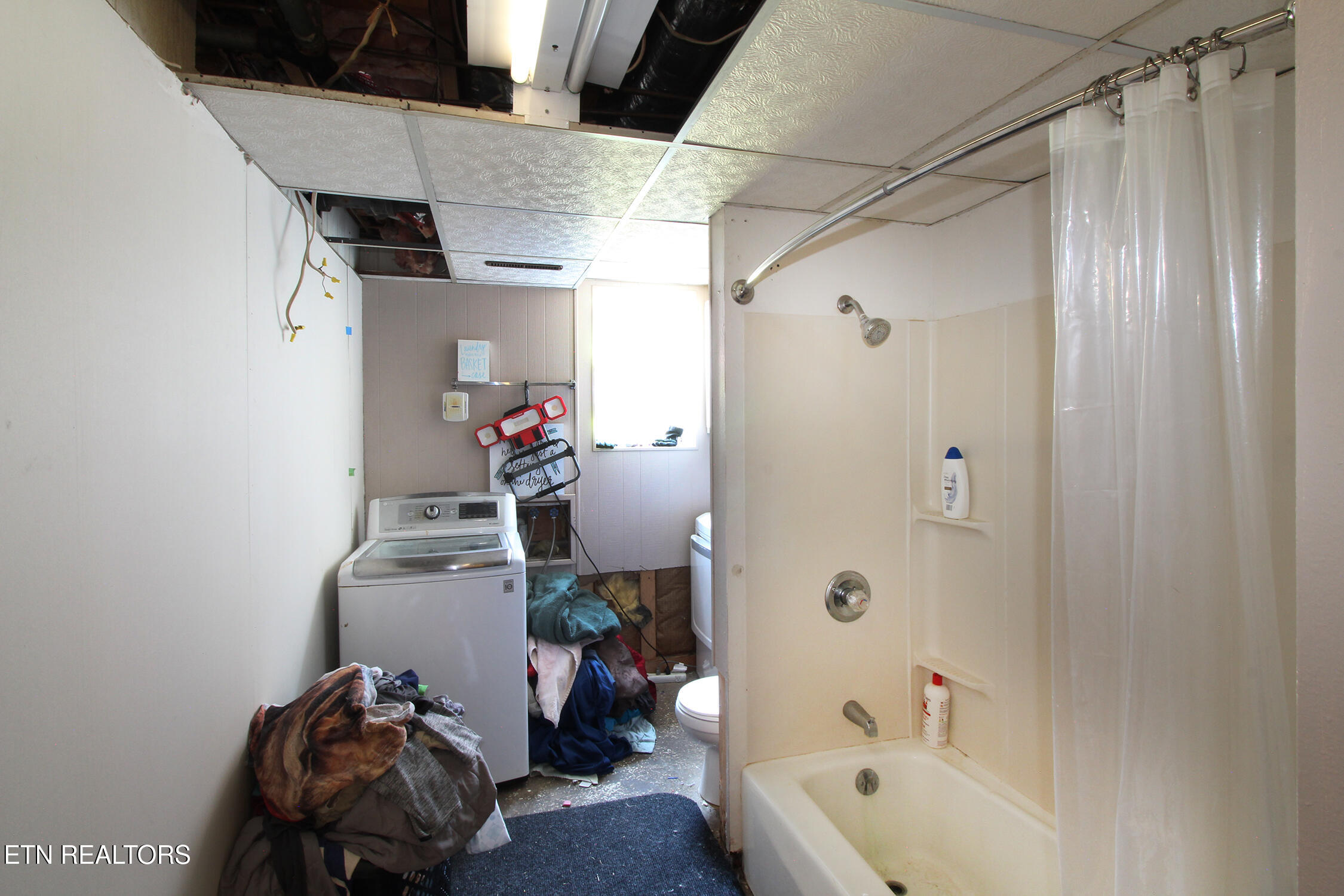 3718 Cherrylog Road Knoxville, TN 37921 - Photo 23 of 31 3rd Bathroom - Laundry Room