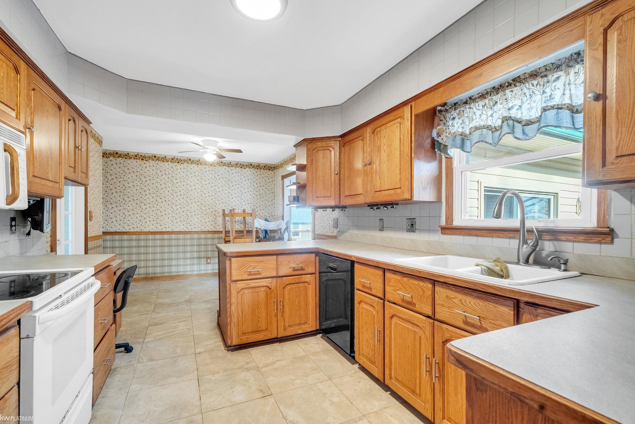 9505 Dolan Road Columbus, MI 48063 - Photo 7 of 34