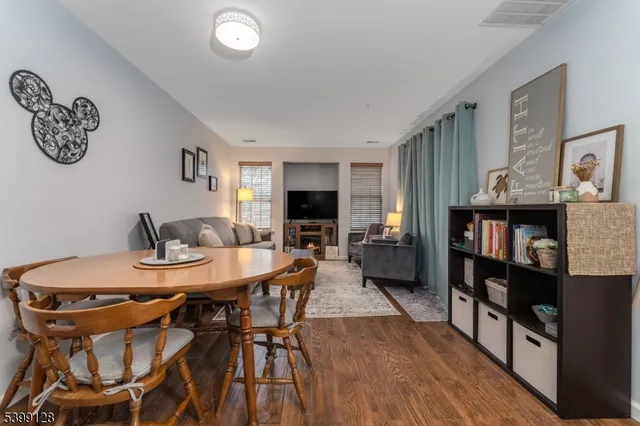 $239,900 | 52 Overlook Drive, Stewartsville, NJ 08886