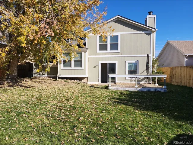 a view of a house with a backyard