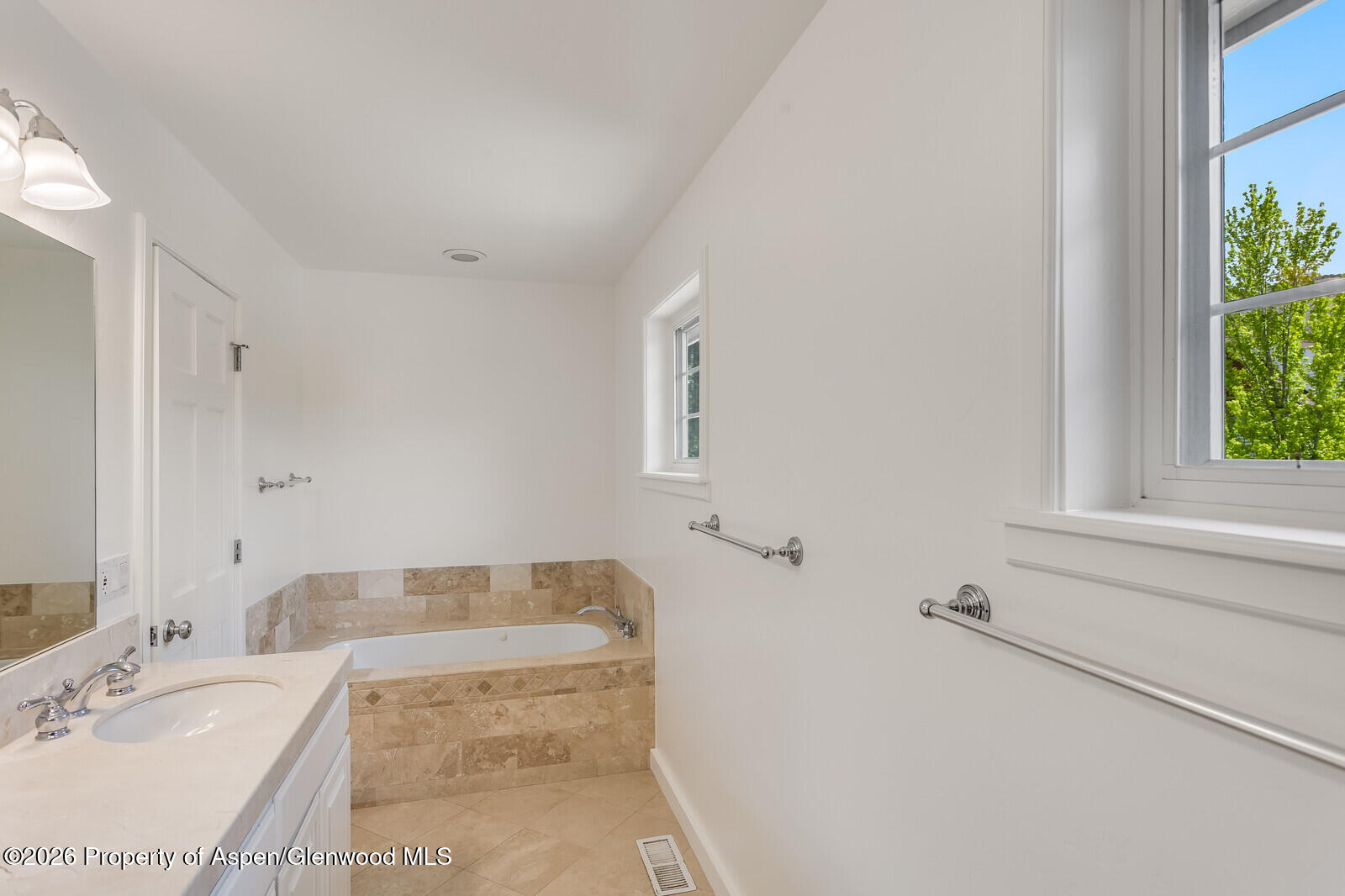 355 Meadow Drive Basalt, CO 81621 - Photo 26 of 38 24-Primary Bath 355_Meadow_Drive070_mls