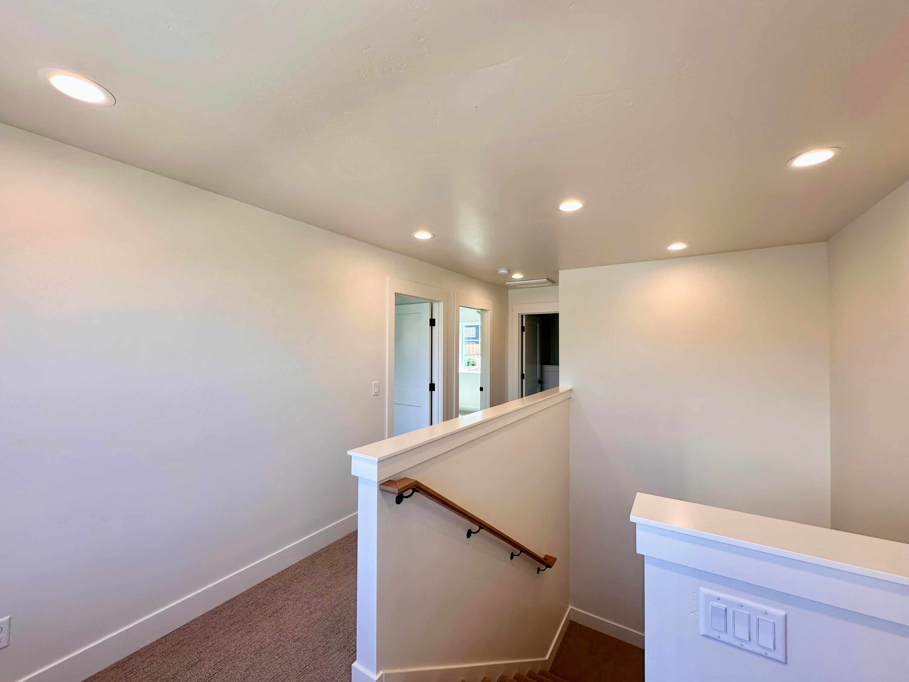 380 Randy Street Ashland, OR 97520 - Photo 29 of 43 Second Floor Landing