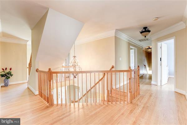 18314 Commandery Way Olney, MD 20832 - Photo 27 of 29 upper hall
