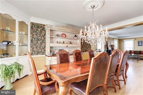 18314 Commandery Way Olney, MD 20832 - Photo 29 of 29 dining rm with built in cabinets
