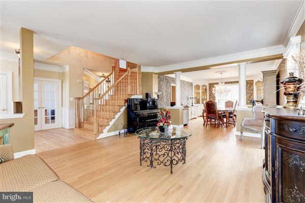18314 Commandery Way Olney, MD 20832 - Photo 5 of 29 living room/dining