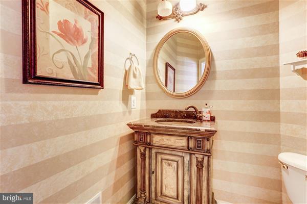 18314 Commandery Way Olney, MD 20832 - Photo 7 of 29 bathroom