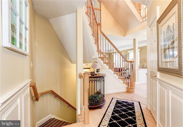 18314 Commandery Way Olney, MD 20832 - Photo 8 of 29 foyer