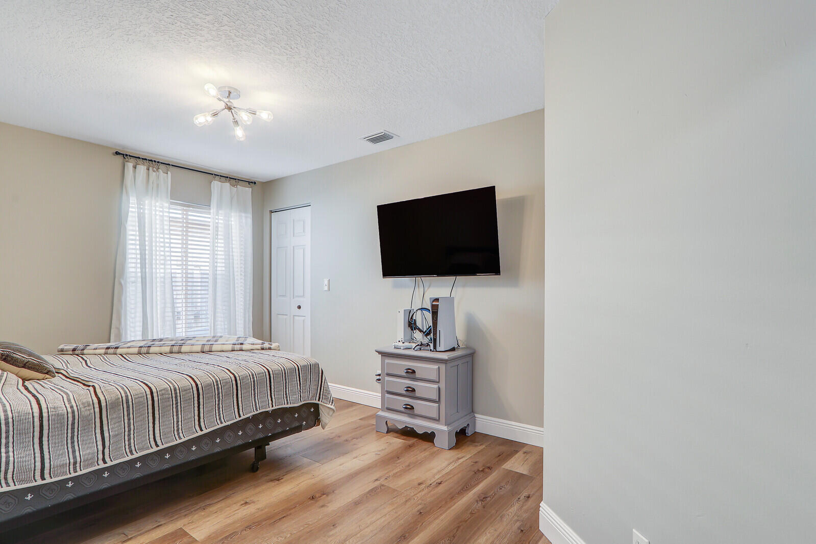 2540 Southeast Springtree Place Stuart, FL 34997 - Photo 22 of 32 25_Image_25_mls